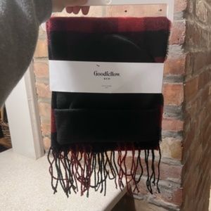 Men's hat & scarf - red and black - Target brand Goodfellow & Co